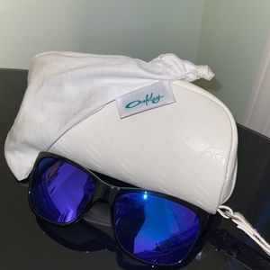 Black Oakley sunglasses with reflective lenses